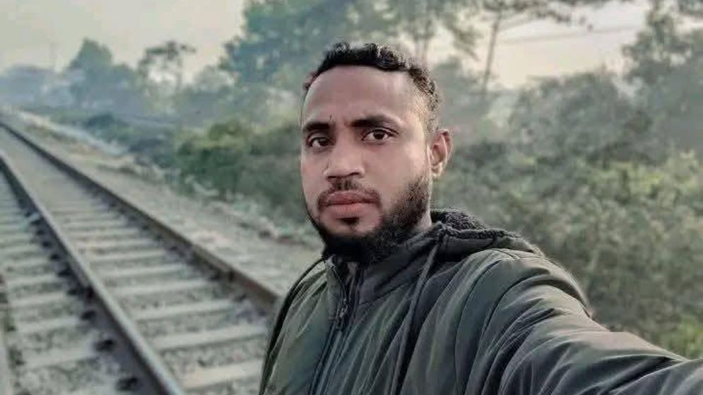 সেলফি তুলতে গিয়ে ট্রেনে কাটা পড়ে জামায়াত কর্মীর মৃত্যু